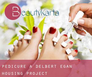 Pedicure a Delbert Egan Housing Project