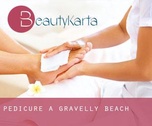 Pedicure a Gravelly Beach
